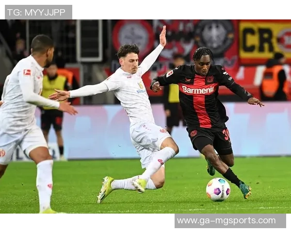 德国超级法兰克福与拜仁上半场精彩对决回顾与分析 德国超级法兰克福与拜仁上半场精彩对决回顾与分析